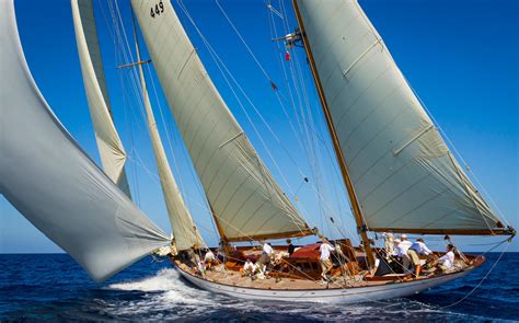 In 2009 Panerai acquired and restored the 1936 boat Eilean.